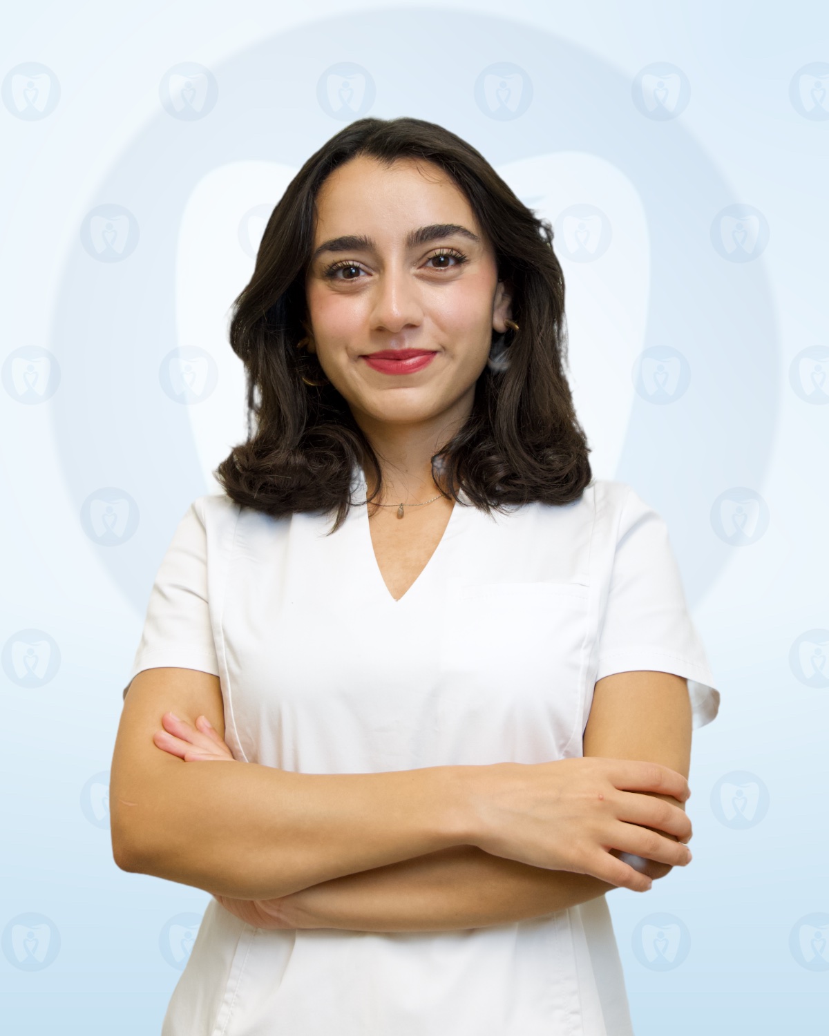 Dt. Zeynep Ahi, İkon Diş diş hekimi (estetik ve restoratif diş hekimliği), İstanbul